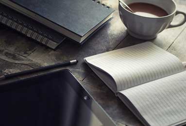 4月28日新闻发布会介绍稳就业稳经济政策并答记者问